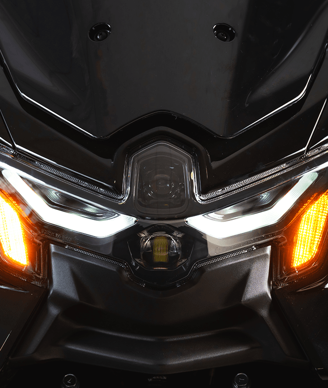 LUCES LED DELANTERAS Y TRASERAS