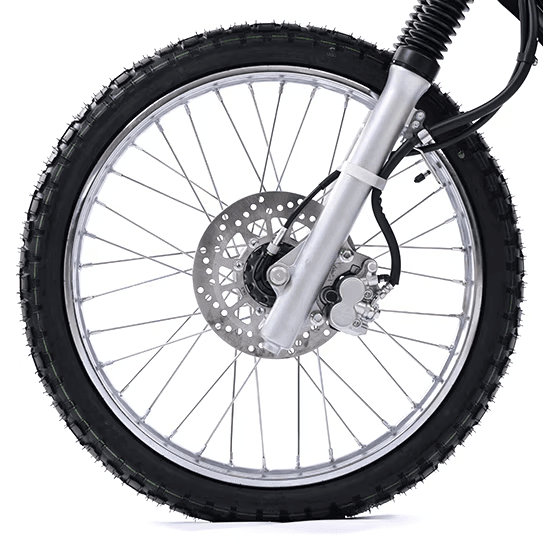 FRENO DE DISCO DELANTERO PARA MAYOR PRESICIÓN Y MÁS SEGURIDAD