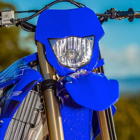 HORQUILLA INVERTIDA KYB - REGULABLE PARA UN MEJOR PERFORMANCE EN COMPETENCIA