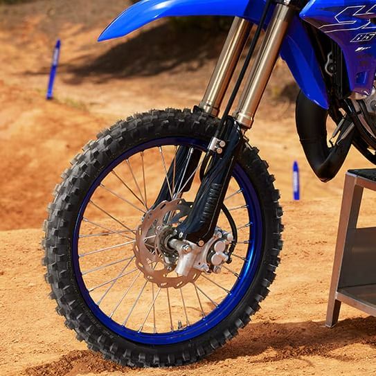 HORQUILLA DELANTERA INVERTIDA KYB DE 36MM TOTALMENTE REGULABLE