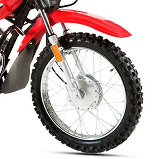 Frenos de tambor frontal y posterior brindan una excelente potencia de frenado.