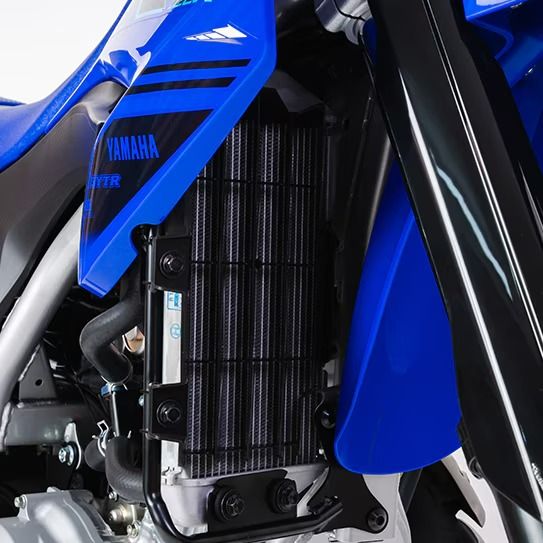 Incopora discos de frenos tanto en la rueda delantera como rueda posterior para una mayor precisión y confianza de frenado.