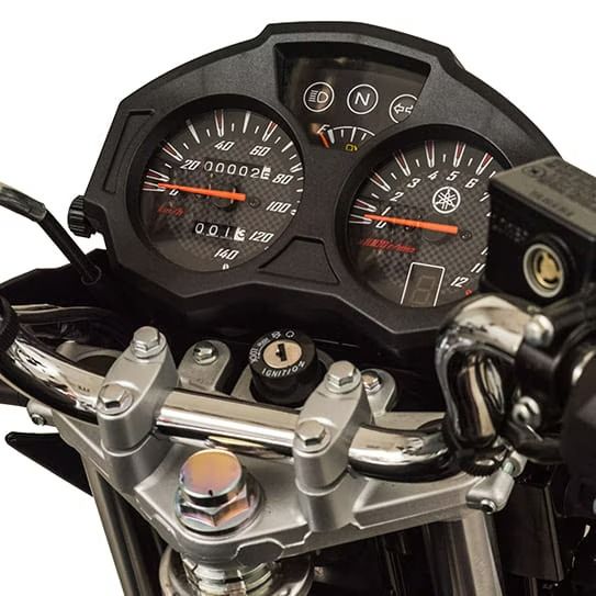 TABLERO CON INDICADOR DE VELOCIDADES