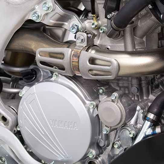 MOTOR DE 250CC, 4 TIEMPOS MONOCILÍNDRICO CON INYECCIÓN ELECTRÓNICA Y REFRIGERADO POR LÍQUIDO, DESARROLLA UN MEJOR PERFORMANCE EN COMPETENCIA