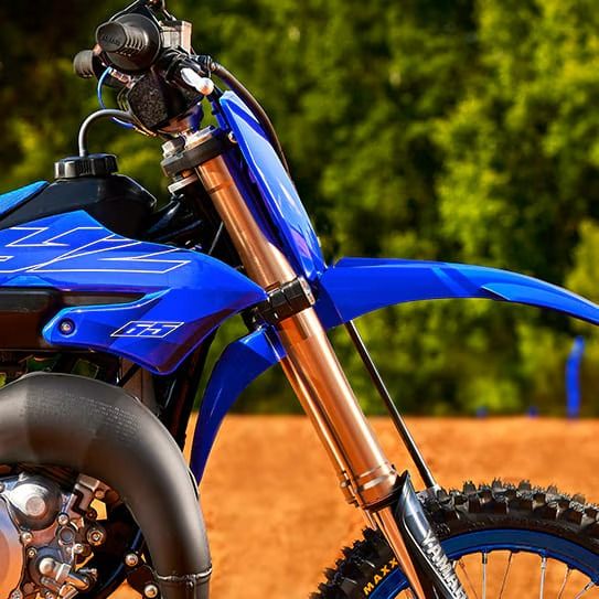 HORQUILLA INVERTIDA KYB - REGULABLE PARA UN MEJOR PERFORMANCE EN COMPETENCIA