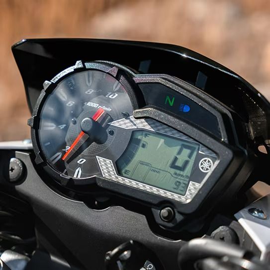 PANEL LED MULTI-INFORMATIVO CON INDICADOR DE VELOCIDADES