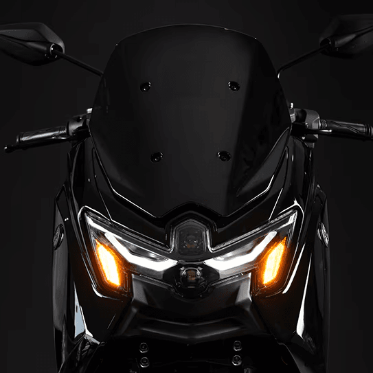 LUCES LED DELANTERAS Y TRASERAS