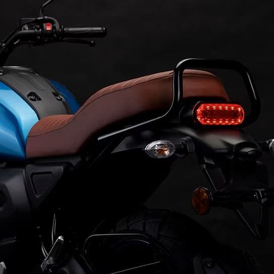 CÓMODO Y AMPLIO ASIENTO CON DISEÑO CLÁSICO