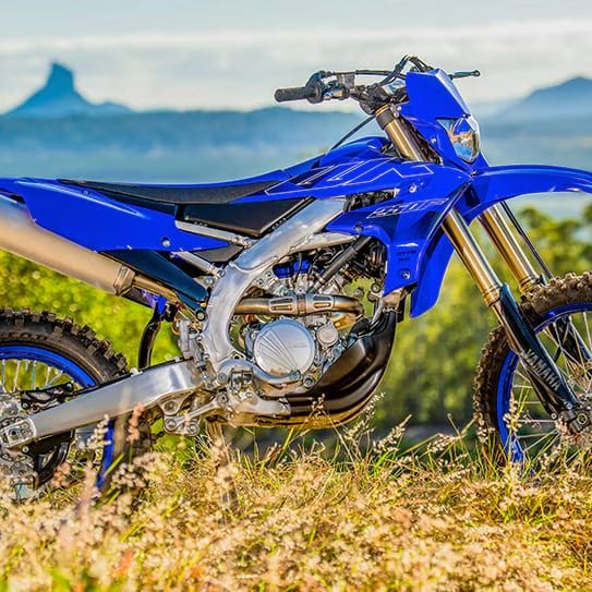 FRENO DE DISCO EN AMBAS RUEDAS, QUE PERMITE UN FRENADO MÁS PRECISO