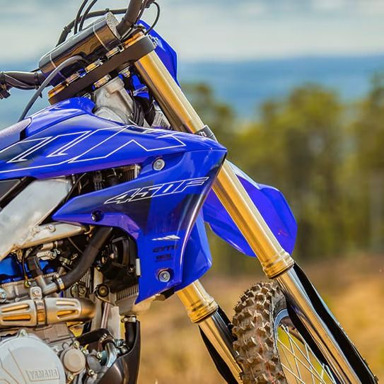 HORQUILLA INVERTIDA KYB - REGULABLE PARA UN MEJOR PERFORMANCE EN COMPETENCIA