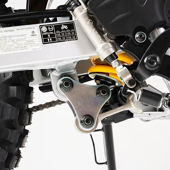 Diseño deportivo heredado de la linea WR, con peso ligero para una conducción que facilita una excelente maniobrabilidad en cualquier terreno.